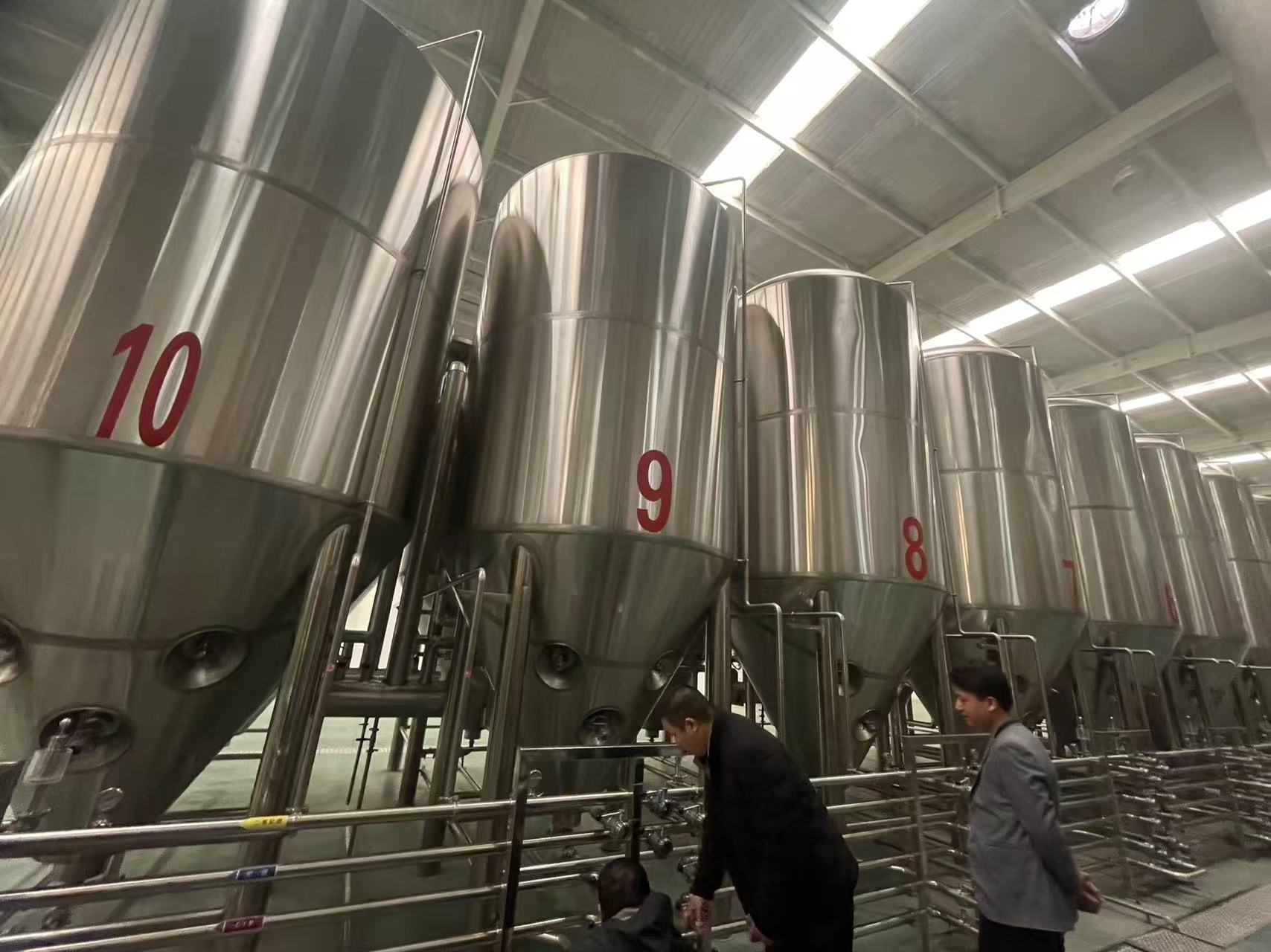 感城镇精酿啤酒设备厂—平面布置、设备设计、制造、调试、培训等一条龙服务